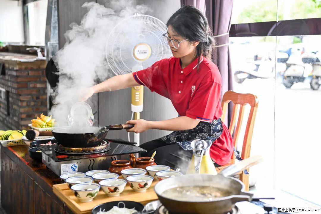 全网追的“扁担女孩”，找了一份暑假工，时薪12元 - 十堰生活资讯 - 十堰28生活网 shiyan.28life.net
